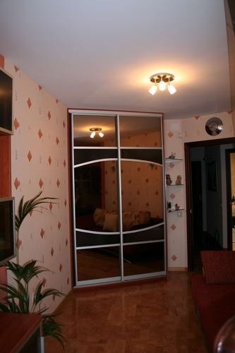 Угловой шкаф-купе с зеркалом ЛДСП черешня 1.5 м